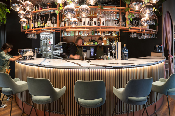 Restaurants, cafés, bars